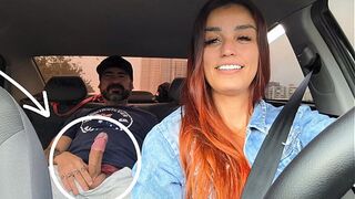 APP driver catches passenger masturbating from behind and gives it to him in the car!