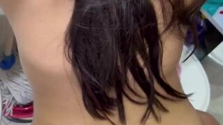 مريم محامية مطلقة فاجرة ???? تعشق مص الزب ونيك الطيز فالحمام مع فحل شاب يعمل بمكتها ????????????