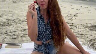 What I Would Wear on an Ocean Front Beach Date | Petite Redhead LeverageURAssets 4k Try On