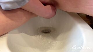 big open vagina pissing yellow urine in a bidet